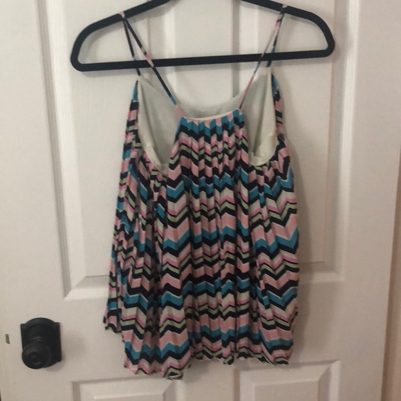 Chevron Rue 21 Top🦋 - Picture 2 of 3